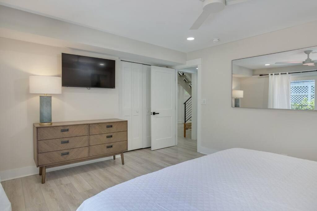 Luxury Beach House - 2Min Walk To Beach - Private Pool - Group & Dog Friendly 힐튼 헤드 아일랜드 외부 사진